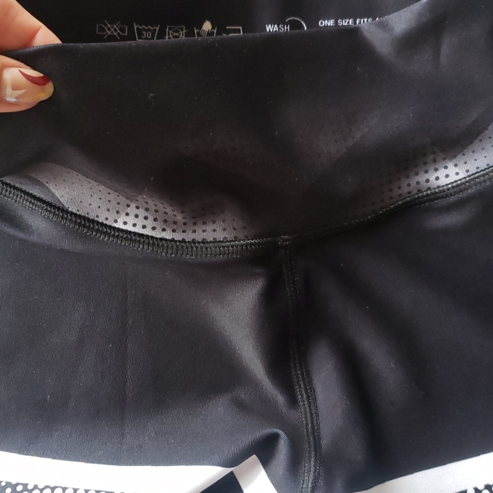 Workout shorts Size XS - Small - Picture 6 of 6